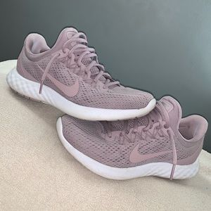 Nike Skyelux Sneakers